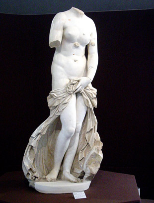 Aphrodite Anadiomene at Siracusa Archaeological Museum - click to close