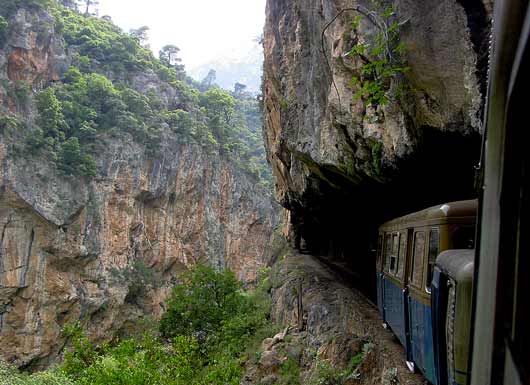 Diakofto rack railway in Vouraikos Gorge - click to close
